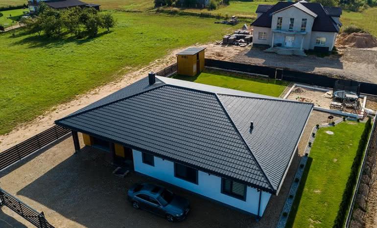 Dach kopertowy – konstrukcja, wady i zalety pokrycia czterospadowego